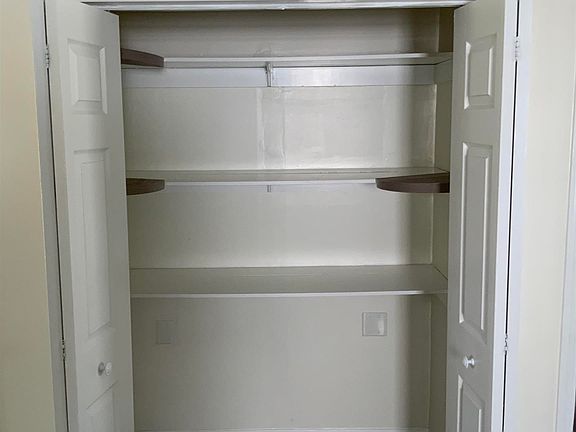 4th image of 563 Silver Spoon Ln