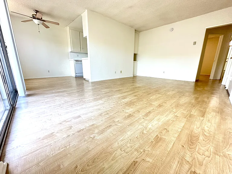 3531 Clarington Ave #5 — Photo 4