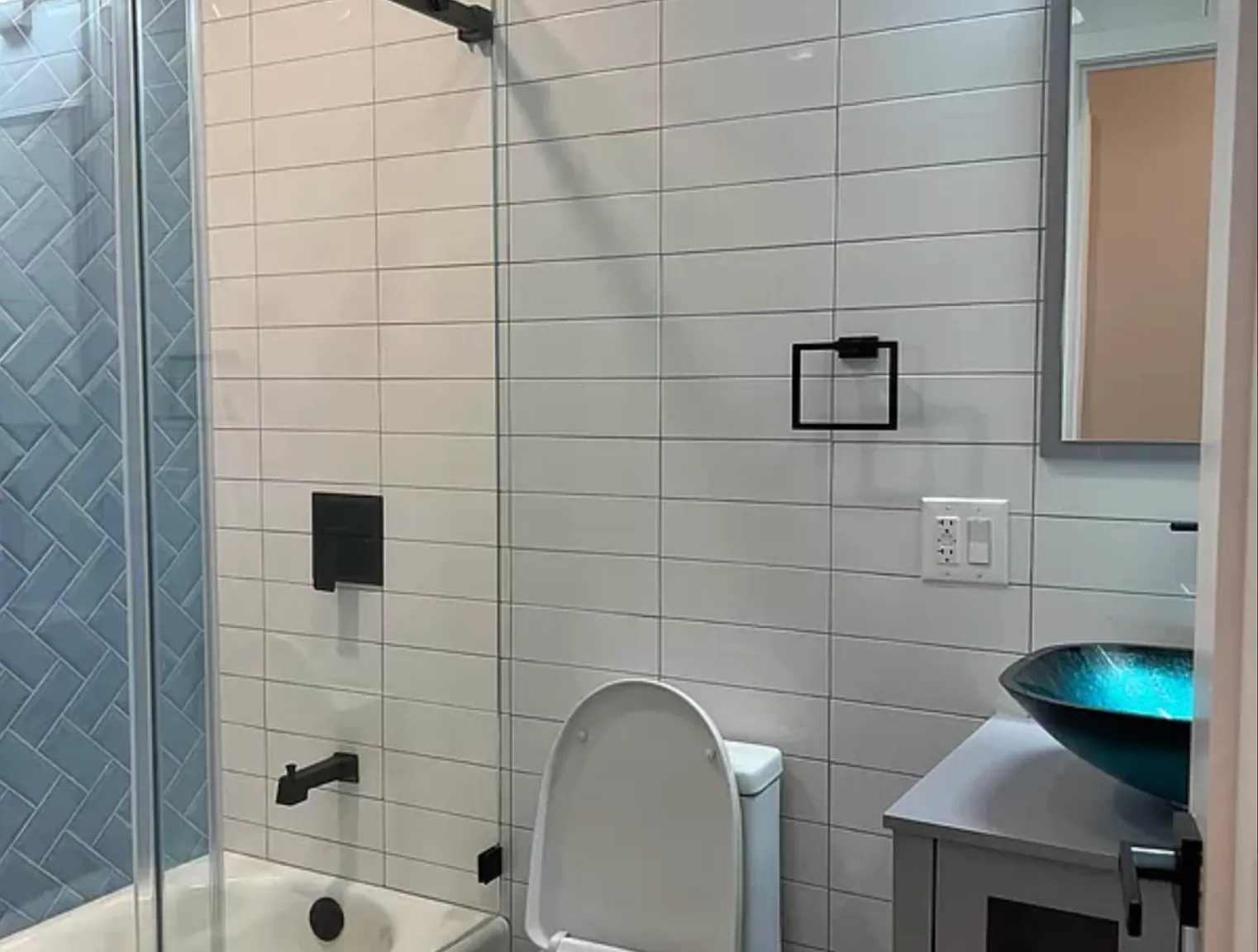 3 bed, 700 sqft, $3,000 — Photo 4