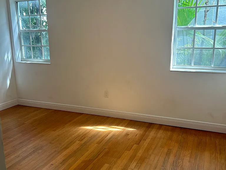 1561 West Ave #4 — Photo 7