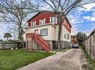 705 Harris Ave, Kemah, TX 77565