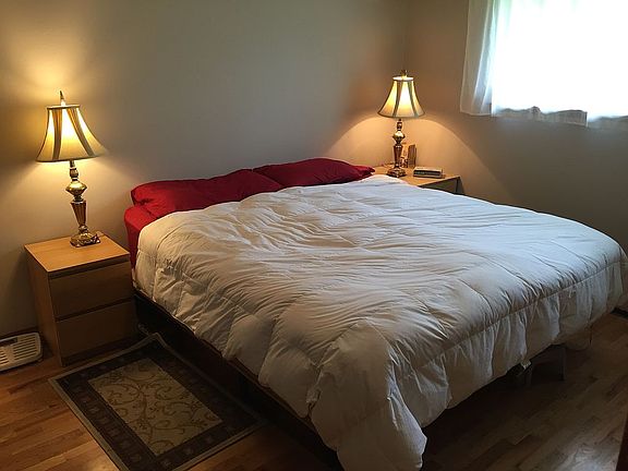 Master with Cal King bed