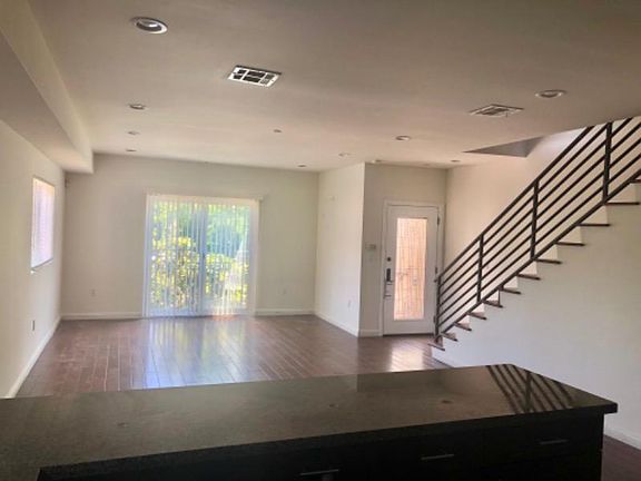 3rd image of 1488 Rexford Dr #105