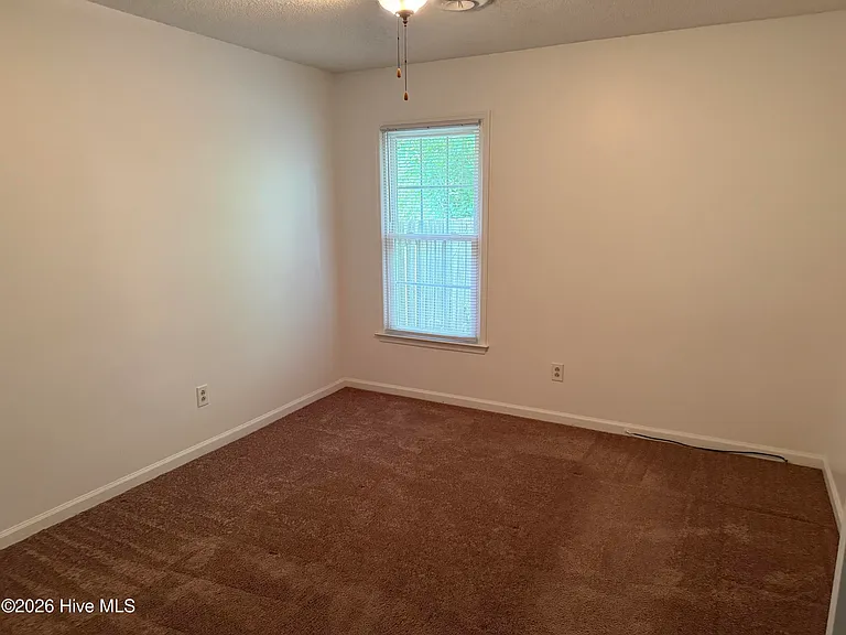 135 Twin Wood Dr — Photo 10