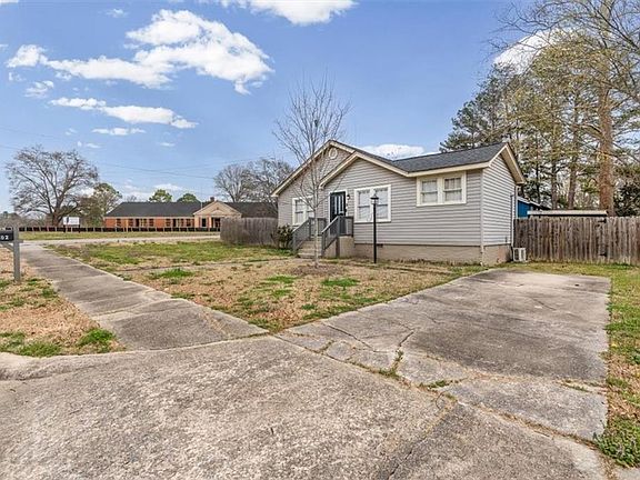 5th image of 202 Gordon St