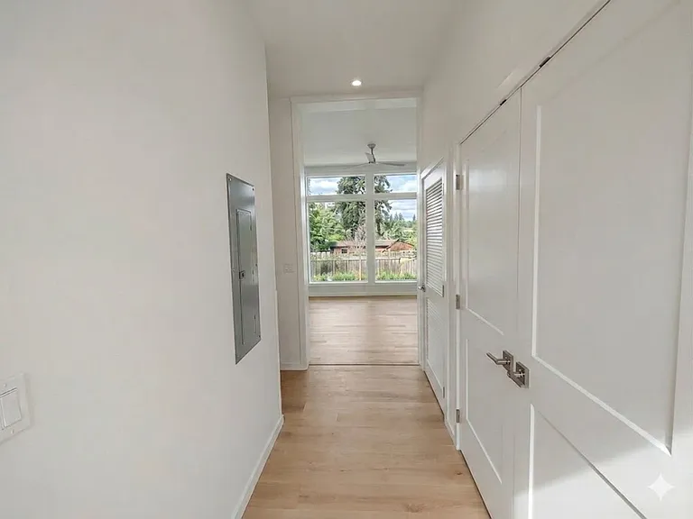 746 NE Revere Ave — Photo 3