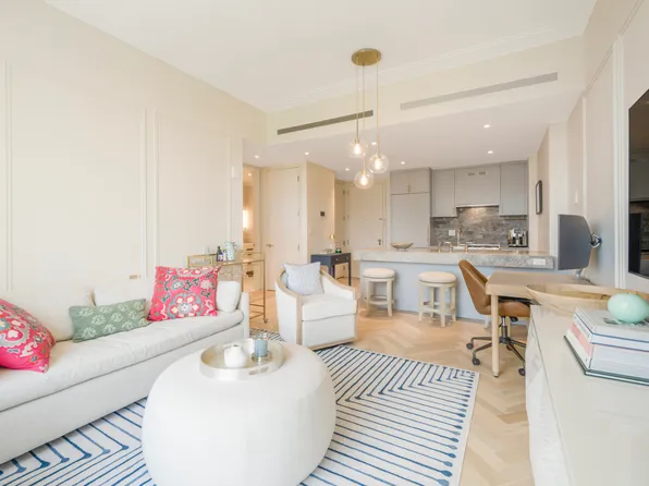 250 East 21st Street 9D image 2 of 11