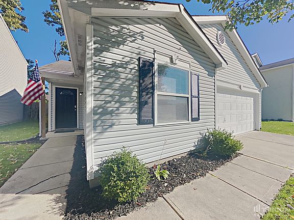 3rd image of 1831 Dutch Elm Dr