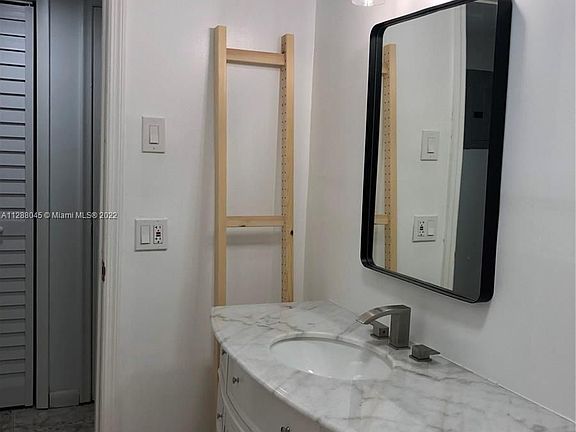 4th image of 5112 Hollywood Blvd APT 3
