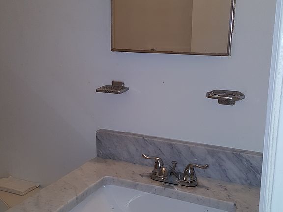 2nd image of 117 W Balview Avenue # First Floor