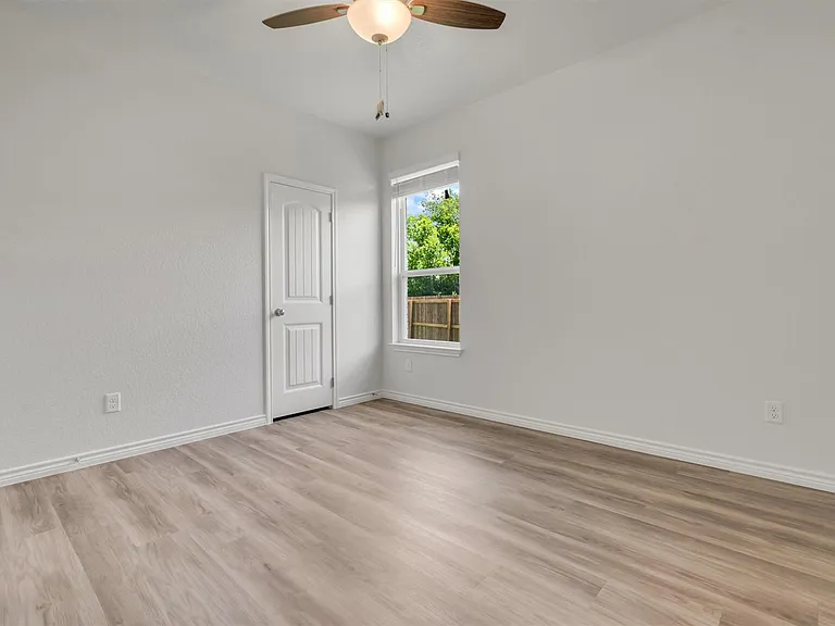 1118 Zora Dr #A — Photo 11