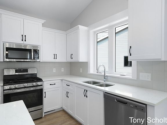 3rd image of 5164 Blendon Meadows Cir #37