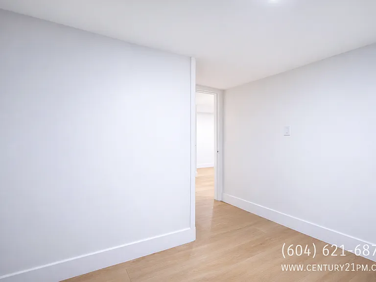2329 Mouldstade Rd #LOWER — Photo 7