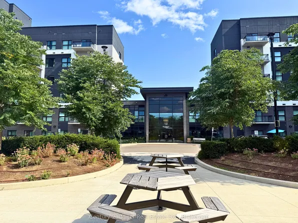 102 Grovewood Cmn Unit 119, Oakville, ON L6H 0X2