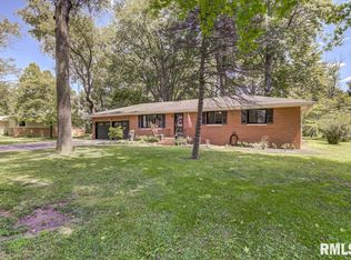 30 W Hazel Dell, Springfield, IL 62703
