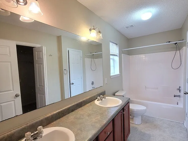 7802 Heirloom Dr — Photo 17