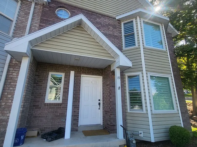 2046 California Ave #19 — Photo 1