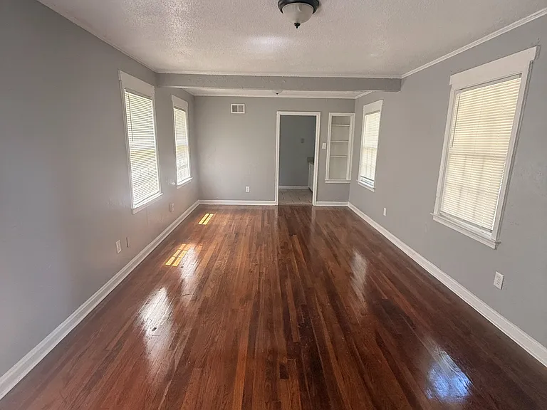 1243 Will Scarlet Rd — Photo 3