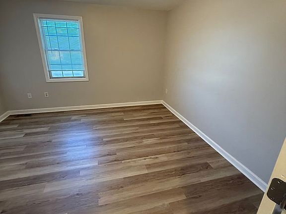 5th image of 825 Worthington St