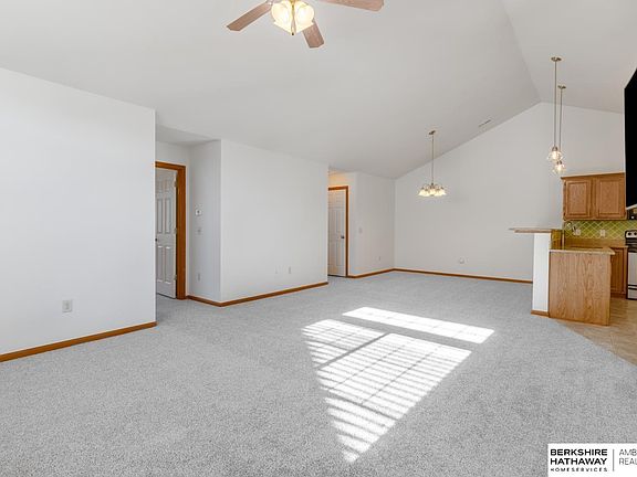 3rd image of 1818 N 175th Ct