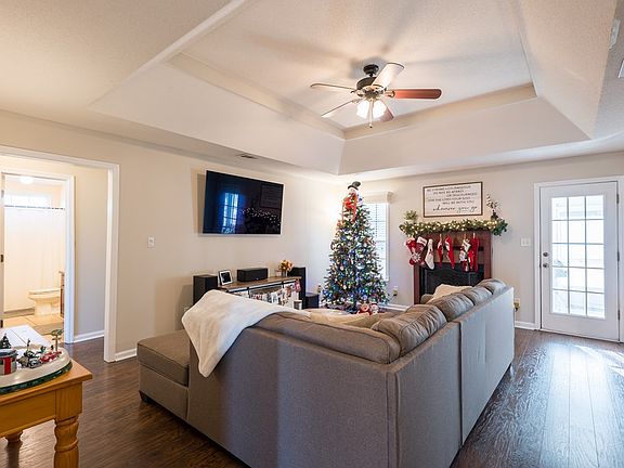 2nd image of 4091 Conway Cir