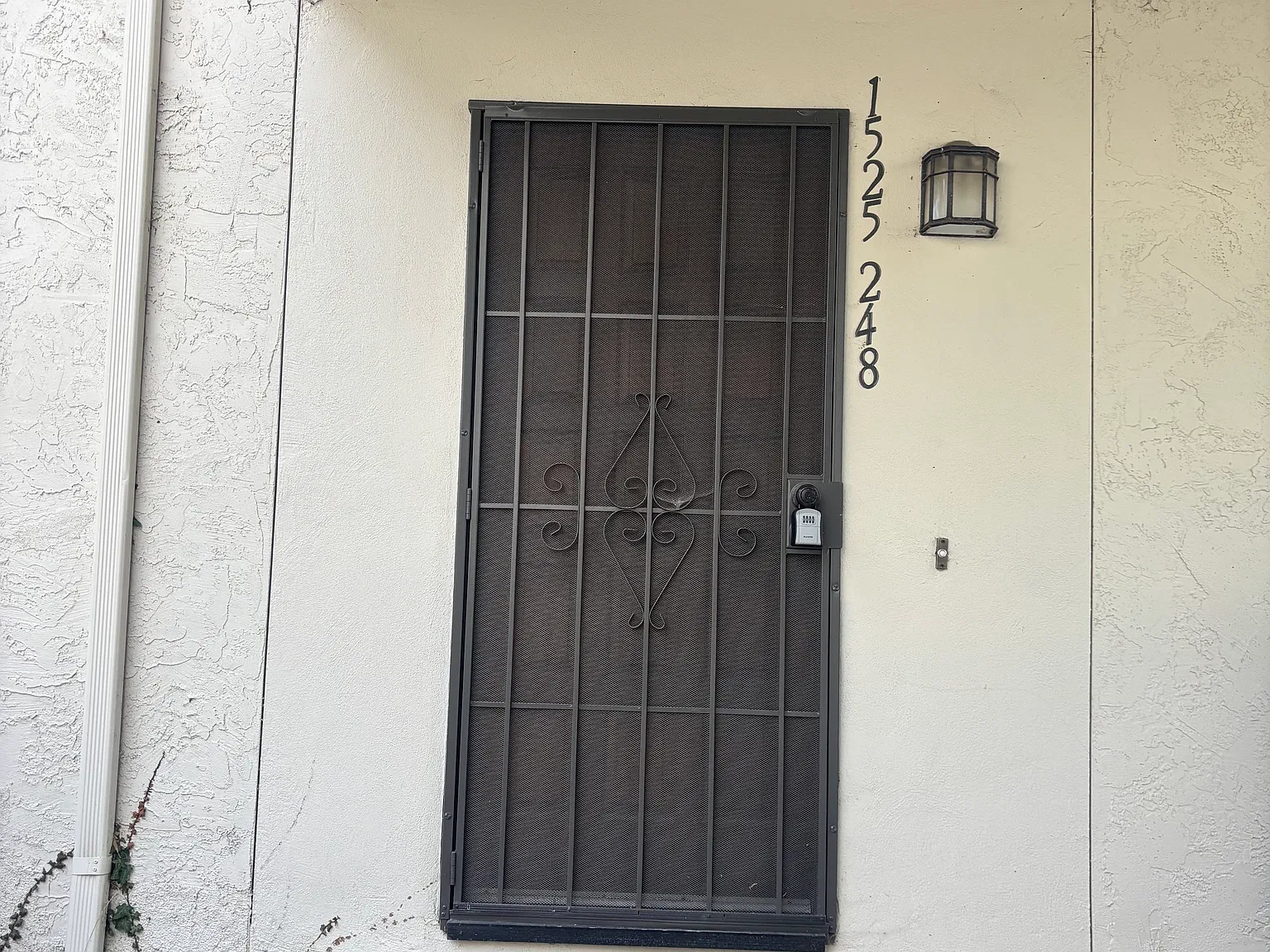 2 bed, 2.5 bath, 1300 sqft, $4,500 — Photo 2