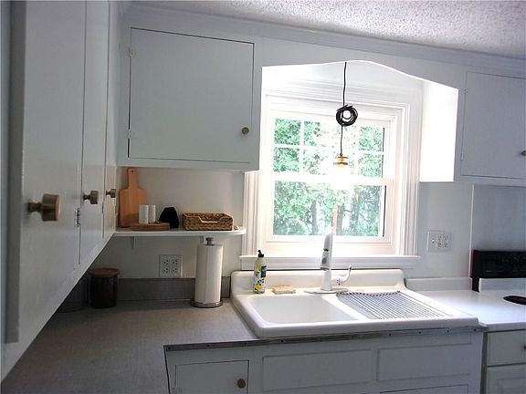 5th image of 41 Dudley Ave