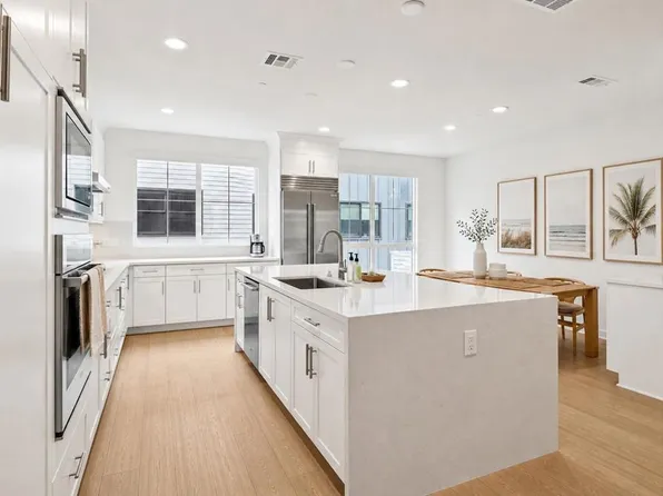 2536 Broom Ln, Carlsbad, CA 92008