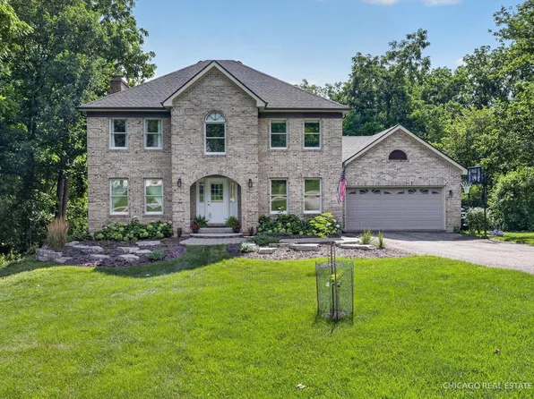 5N791 Ravine Dr, St Charles, IL 60175
