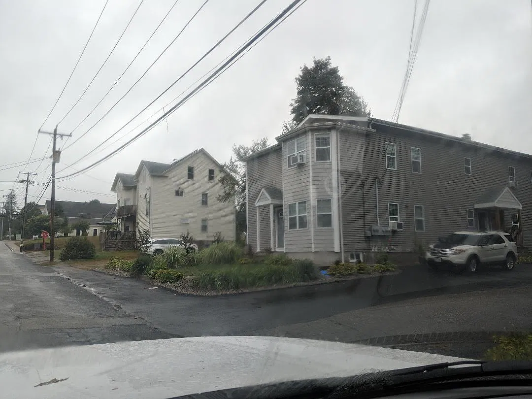 2 bed, 850 sqft, $1,600 — Photo 2