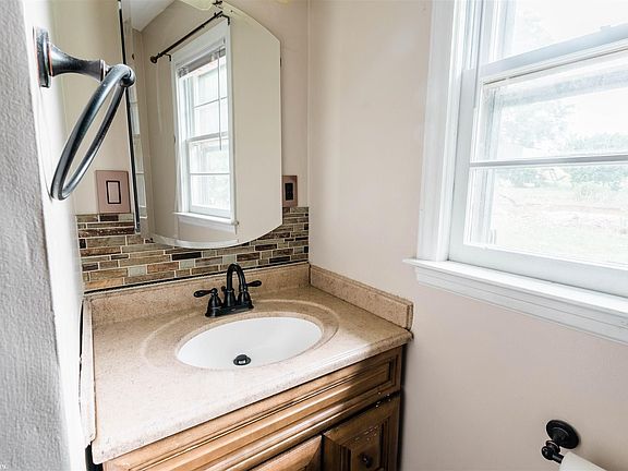 5th image of 5443 Lovell Dr
