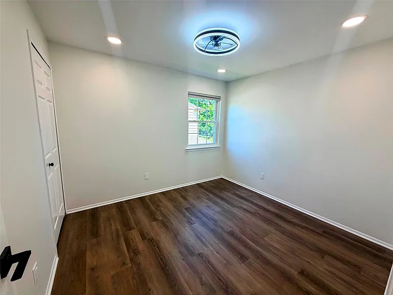 204 Princeton Dr — Photo 13