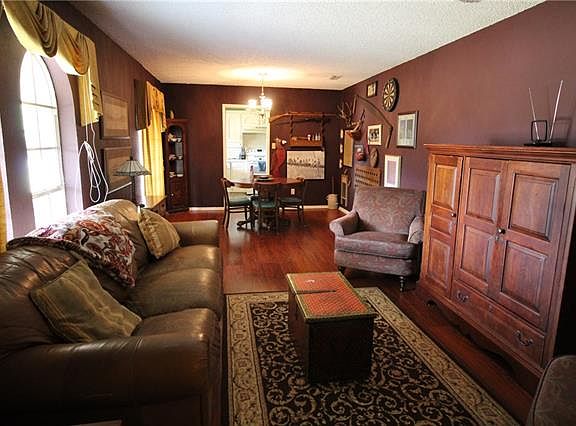 2nd image of 408 Country Club Dr