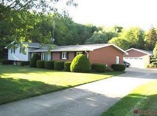 8259 Bachelor Rd NW, Magnolia, OH 44643