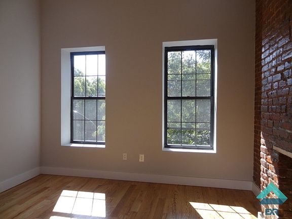3rd image of 897 Saint Johns Pl #3LAHRIV
