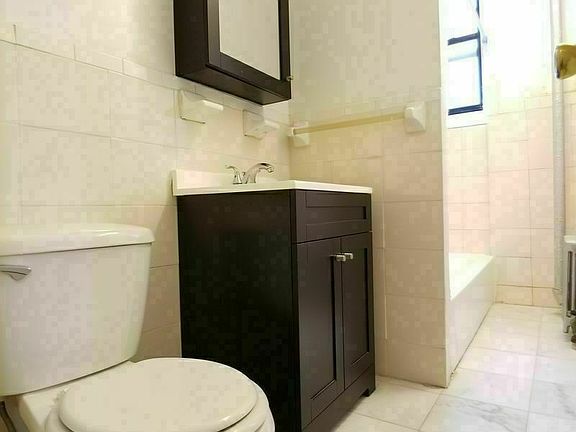5th image of 179 Linden Blvd APT 5D