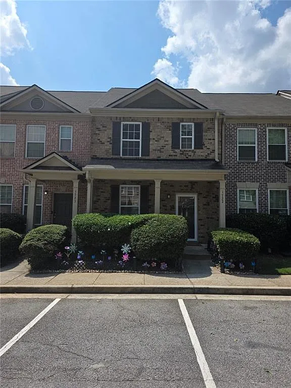 3 bed, 2.5 bath, 1370 sqft, $1,850 — Photo 1