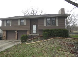 8502 Orchard St, Pleasant Valley, MO 64068