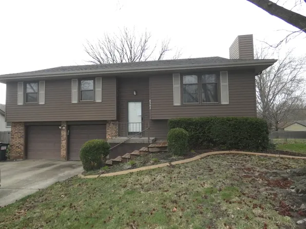 8502 Orchard St, Pleasant Valley, MO 64068