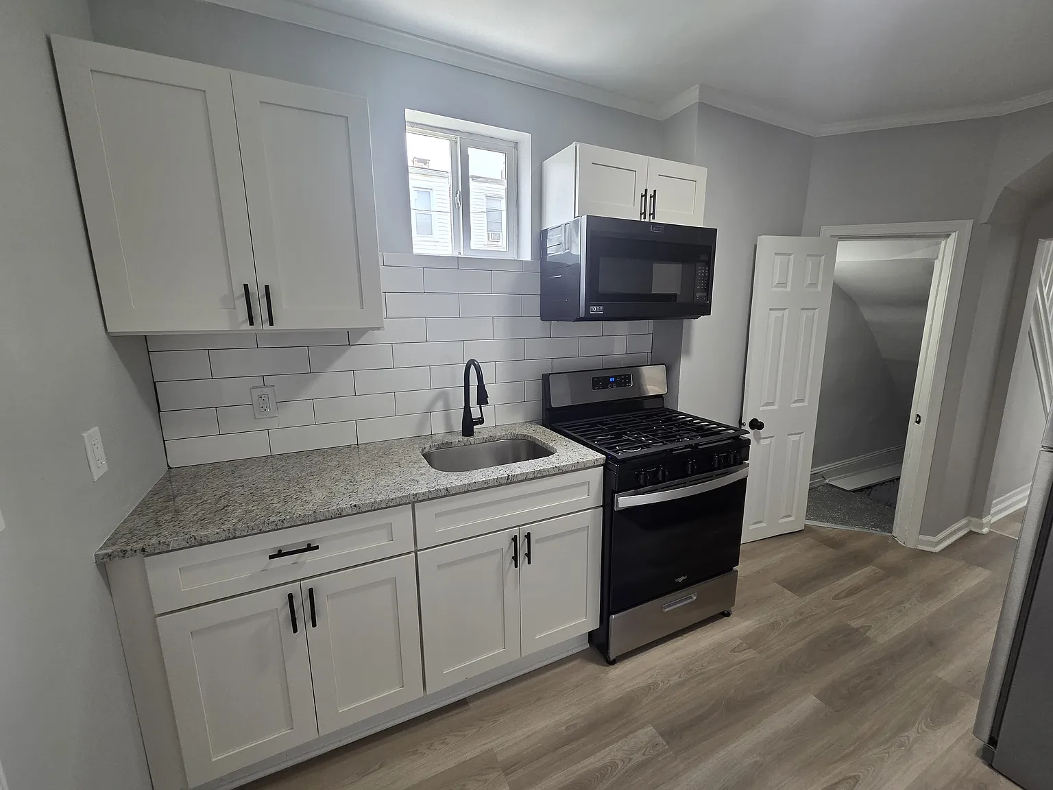 3 bed, 1.5 bath, 1400 sqft, $2,000 — Photo 1