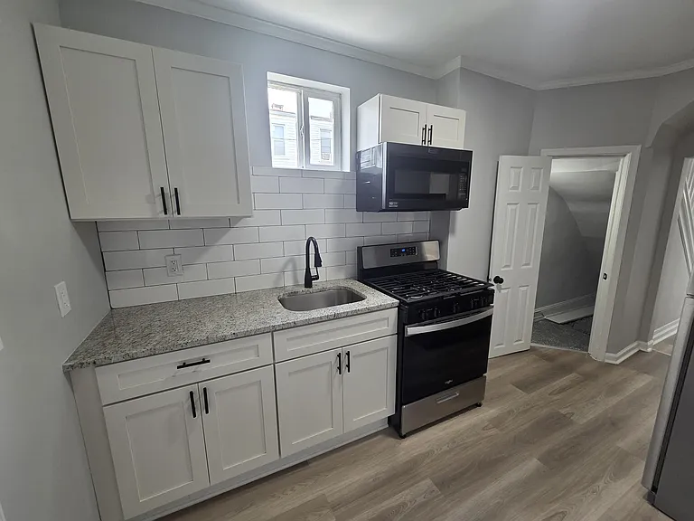2123 Presbury St — Photo 1