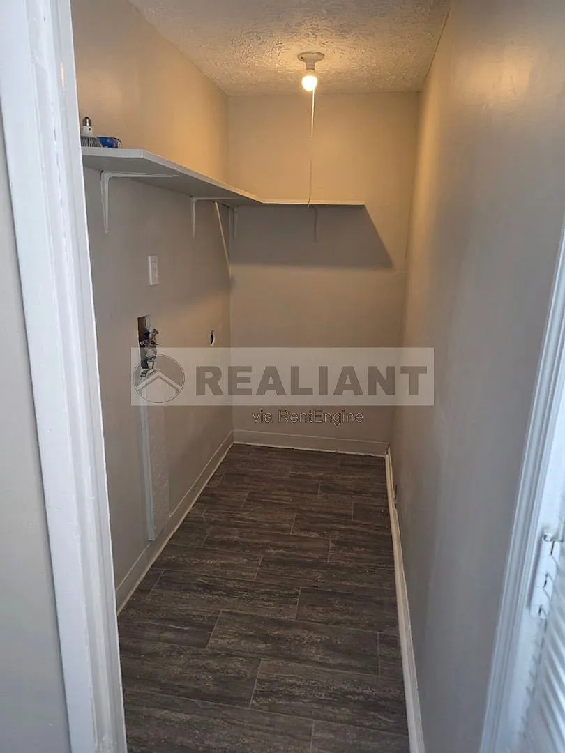 4 bed, 2.0 bath, 1162 sqft, $1,950 — Photo 4