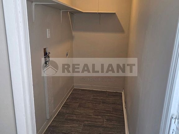 4th image of 364 E Tiverton Way