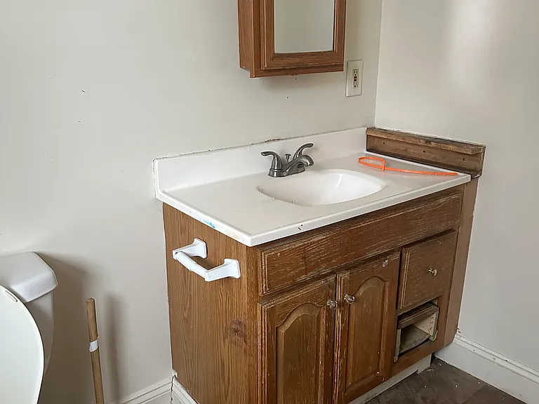 6 Seneca Ave #A — Photo 3