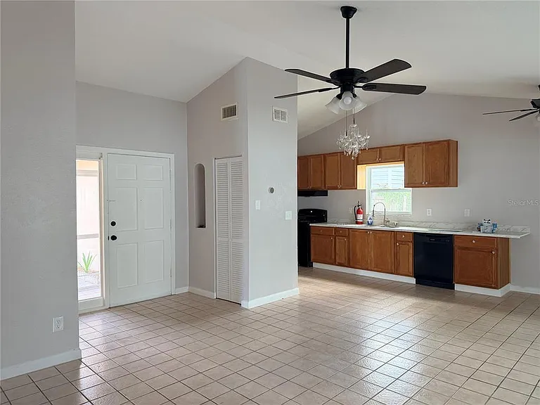 208 Flamingo Dr — Photo 3