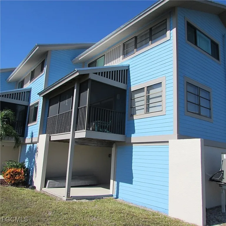 2 bed, 2.5 bath, 1082 sqft, $2,300 — Photo 2