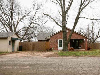 329 E Kirk St, Perkins, OK, 74059