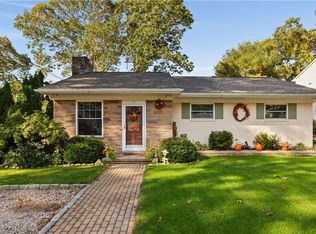 10 Sweet Fern Trl, Saunderstown, RI 02874