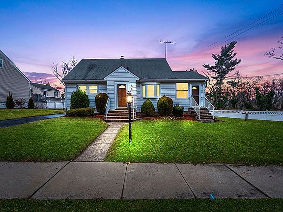 4th image of 10 Lockwood Dr