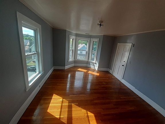 5th image of 68 Essex St